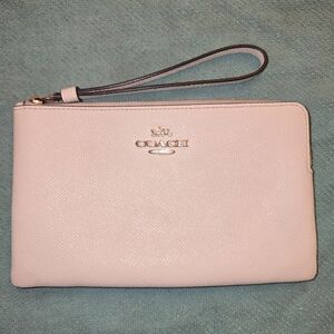 COACH 3888 Ivory Cream Large Corner Zip Wristlet Clutch